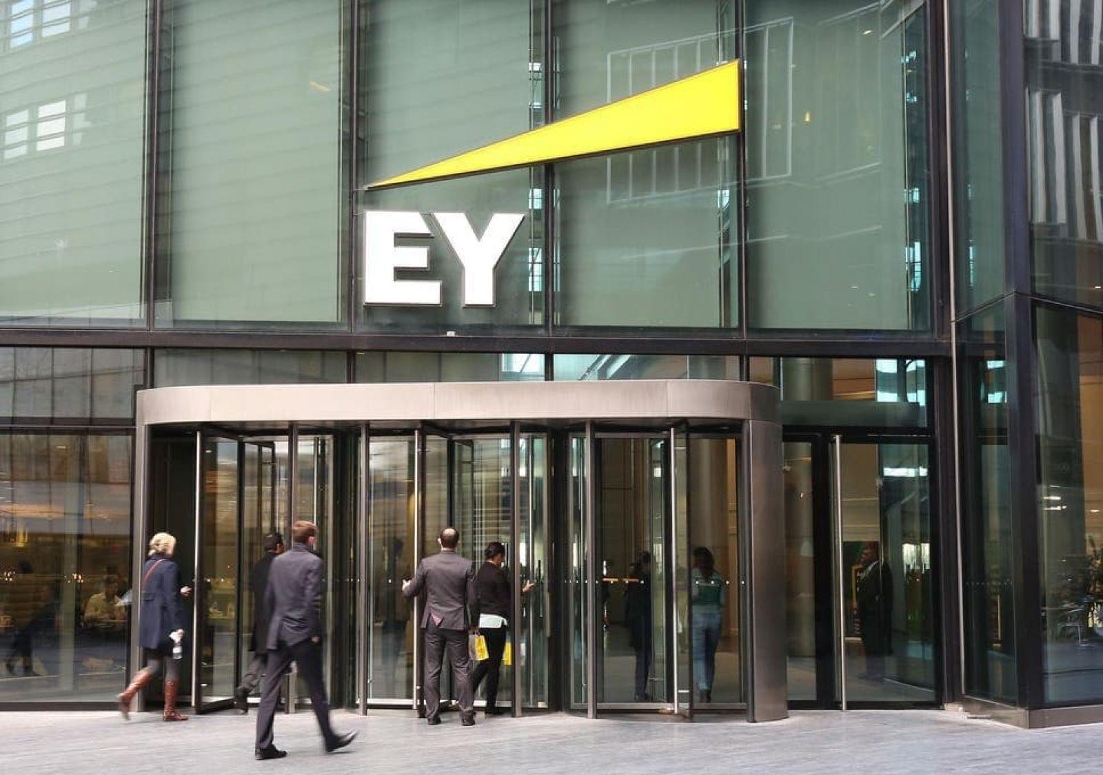 EY передумала делить компанию на аудиторскую и консалтинговую