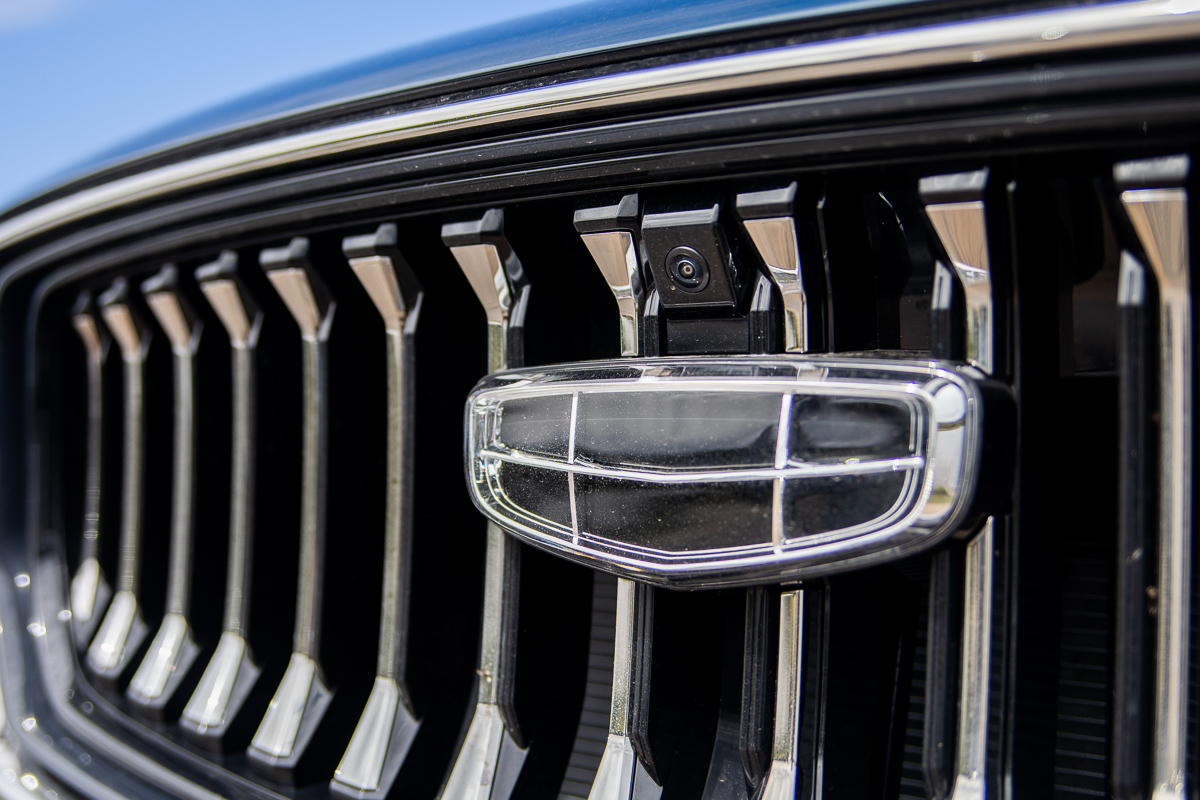 Конкурент «БЕЛДЖИ»? В России могут открыть завод по производству популярных моделей Geely 