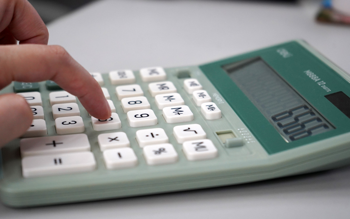 Белорусы начали получать извещения на уплату имущественного налога. Когда и как платить?