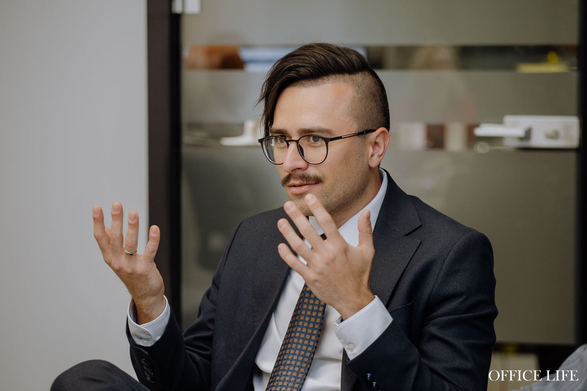 Усатый офис: почему мужчины P1 Лизинг вдруг отрастили усы?