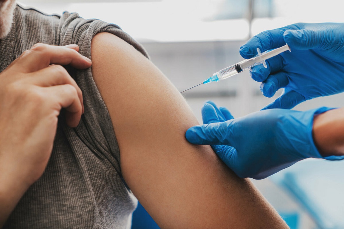 Комбинированная вакцина от Covid и гриппа оказалась эффективнее двух разных прививок