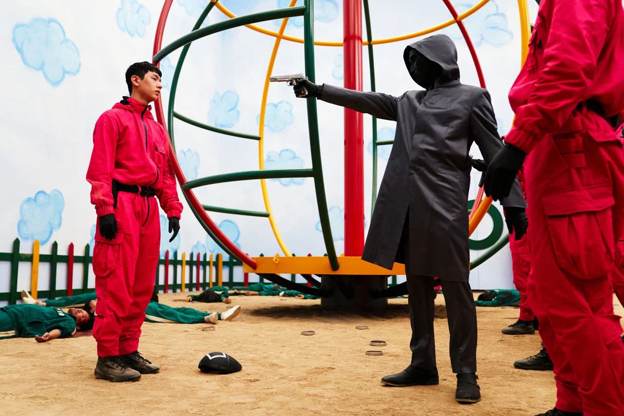 «Мы уже живем в «Игре в кальмара». Мысли создателя культового сериала о событиях в мире