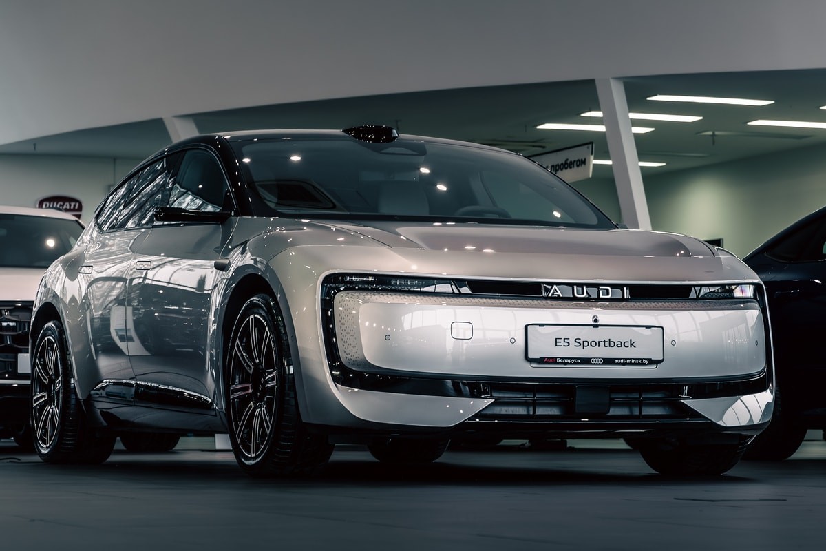 Новый электрический Audi E5&nbsp;Sportback&nbsp;— лучшее из&nbsp;двух миров. Уже в&nbsp;Беларуси!