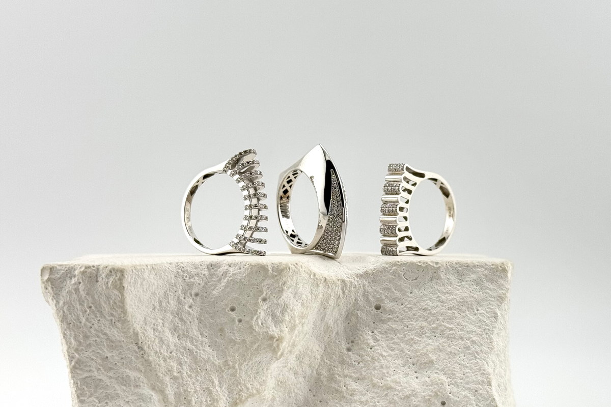 Танцующие бриллианты, турмалин и шпинель: в Минске проходит выставка «Украшения для бизнес-леди»