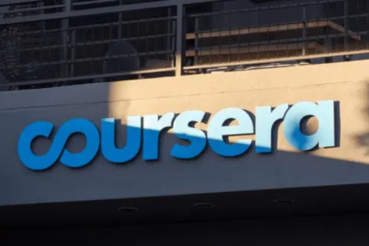 Образовательная платформа Coursera покупает своего конкурента