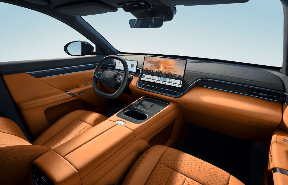 Дистрибьютор бренда eπ представил в Беларуси новый кроссовер. У него очень интересная цена