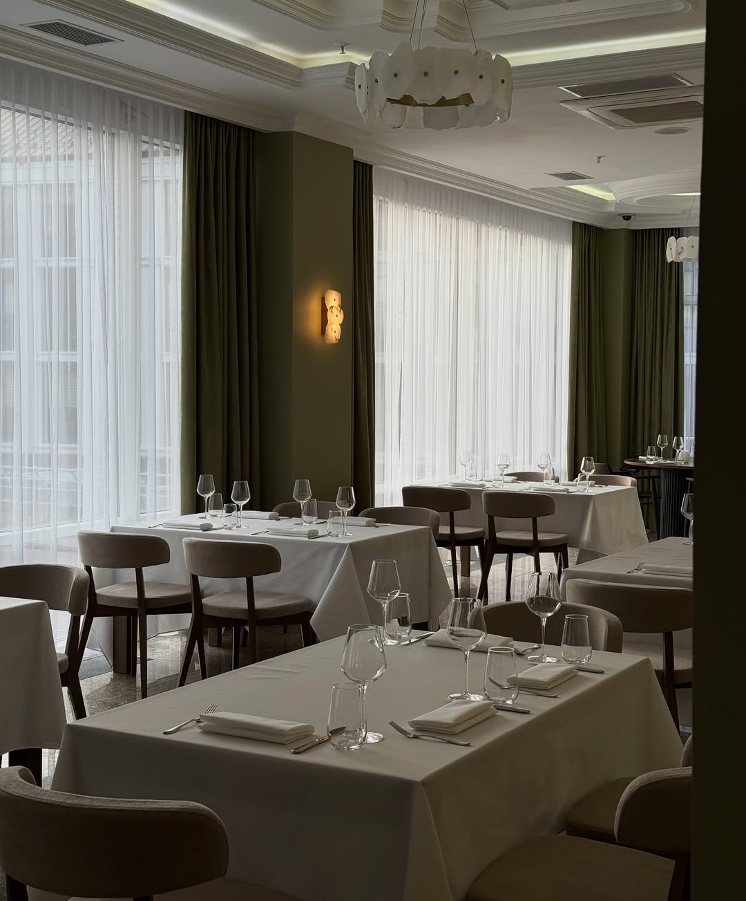 Ресторан с Ван Гогом и бар со змеями. Новые места Минска, где можно укрыться в начале зимы - Редактирование