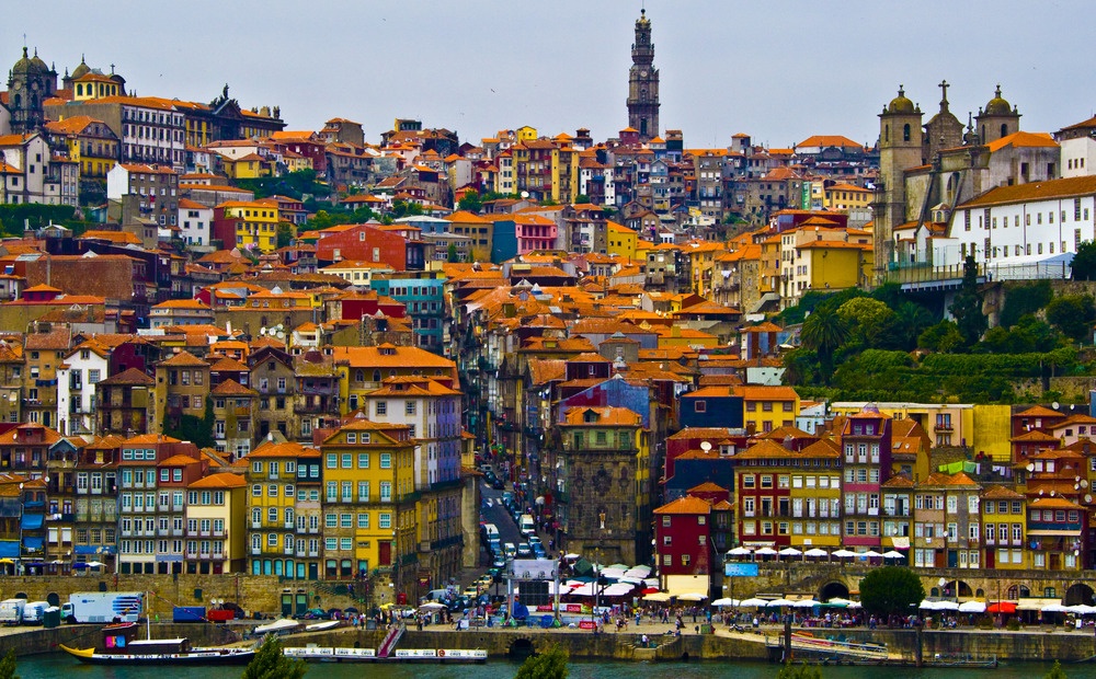 Португалия закрыла программу «золотых виз»