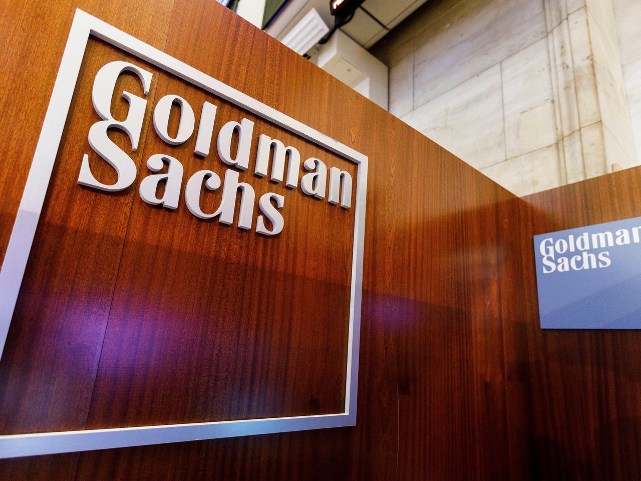 Стало известно, кто покупает российскую «дочку» Goldman Sachs