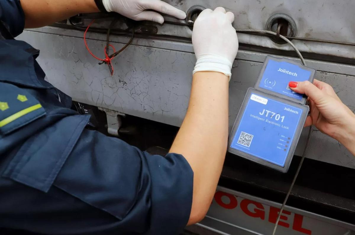 Стало известно, когда в странах ЕАЭС запустят навигационные пломбы для контроля перевозок