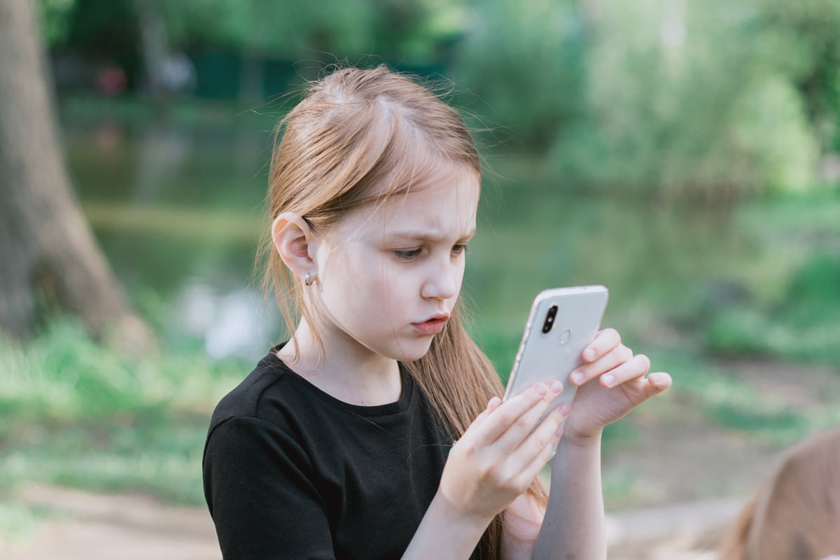 В каком возрасте покупать детям смартфон и что делать, если ребенок хочет стать стримером