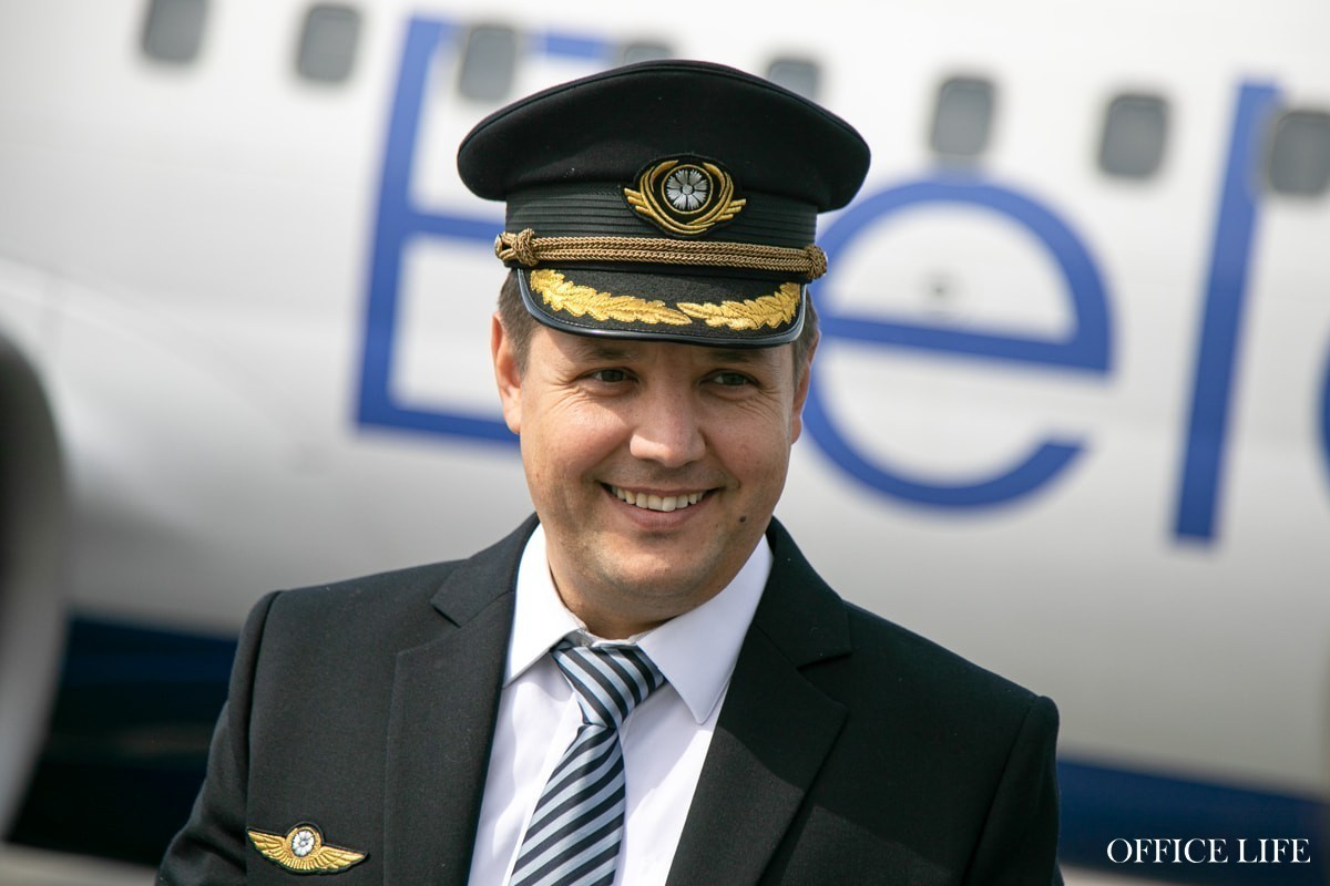 «Это&nbsp;же просто работа». Поговорили с&nbsp;пилотом Belavia, который вывозил белорусов с&nbsp;Ближнего Востока