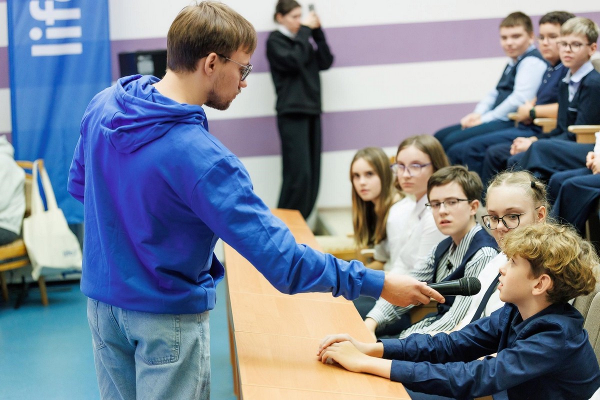 life:) продолжает обучать школьников цифровой безопасности в рамках проекта «Киберкласс»
