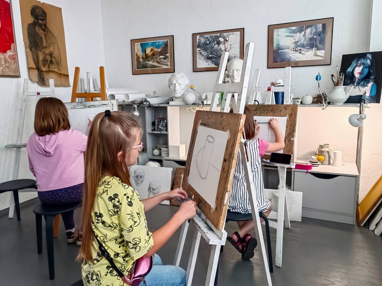«На плохой бумаге хорошей работы не получится». Как открыть студию рисования