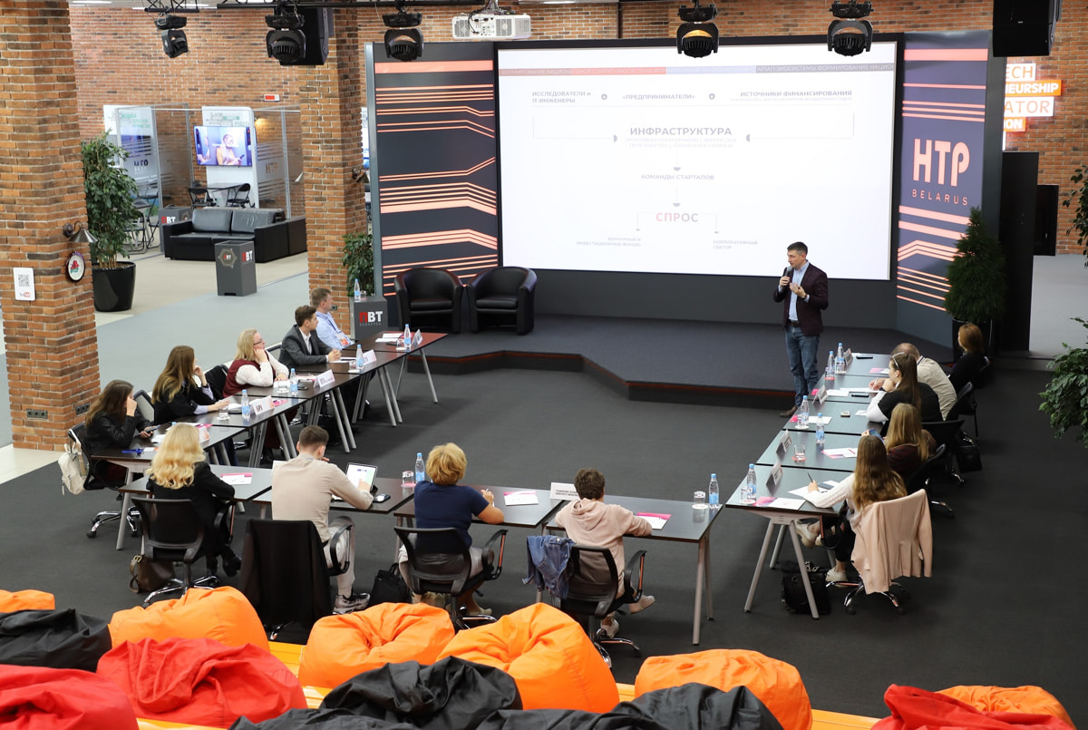 Белорусское ПО, помощь стартапам и куда идет белорусская «айтишка». Большое интервью с главой ПВТ Анной Рябовой