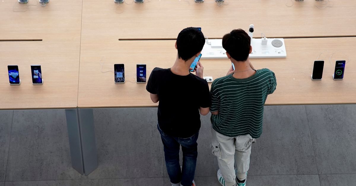 Продажи смартфонов в Китае в 2022 году упали до минимума за 10 лет