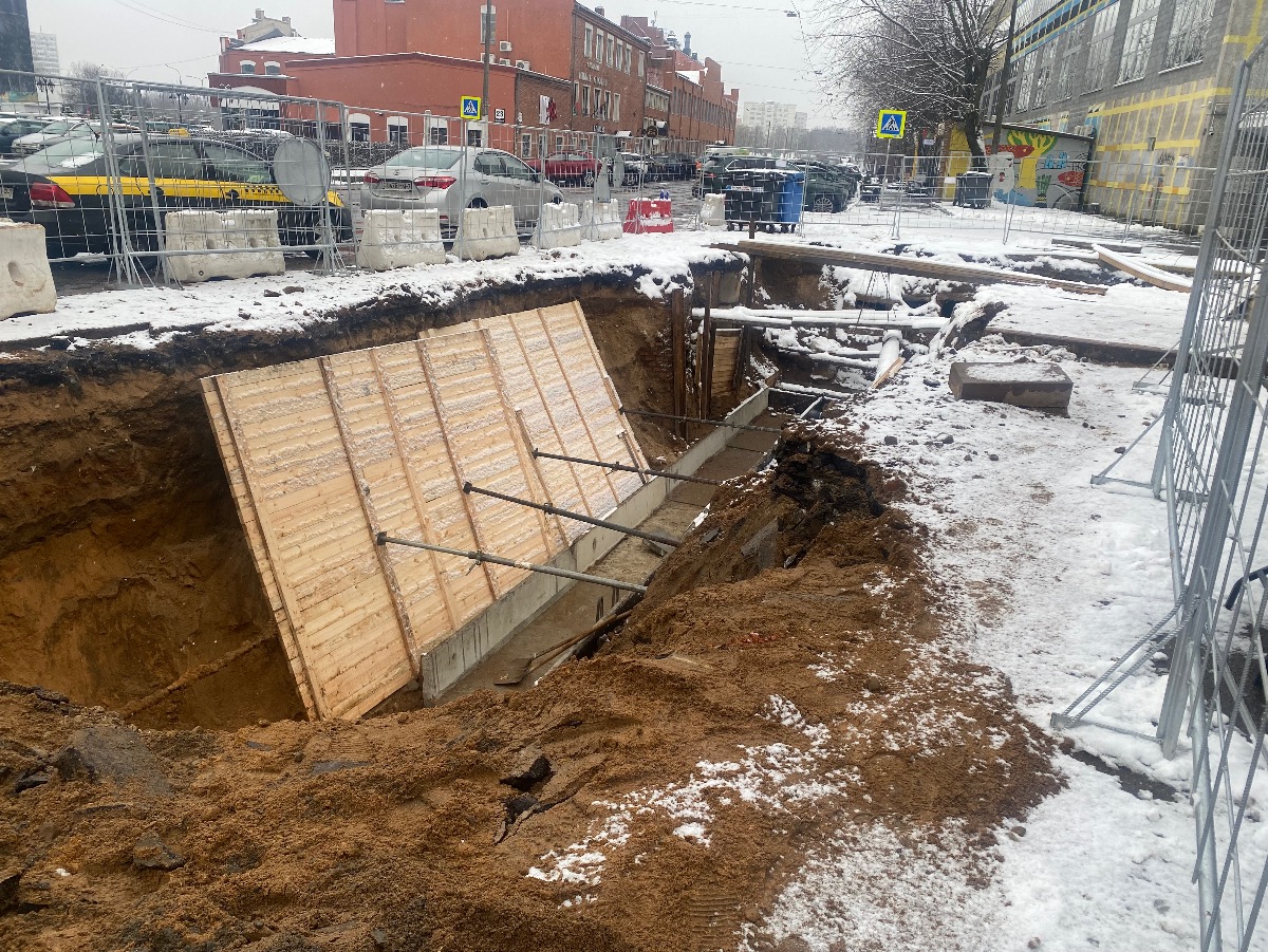 « Где-то точно есть проходик к нашим дверям». Как стройка повлияла на жизнь самой тусовочной улицы Минска