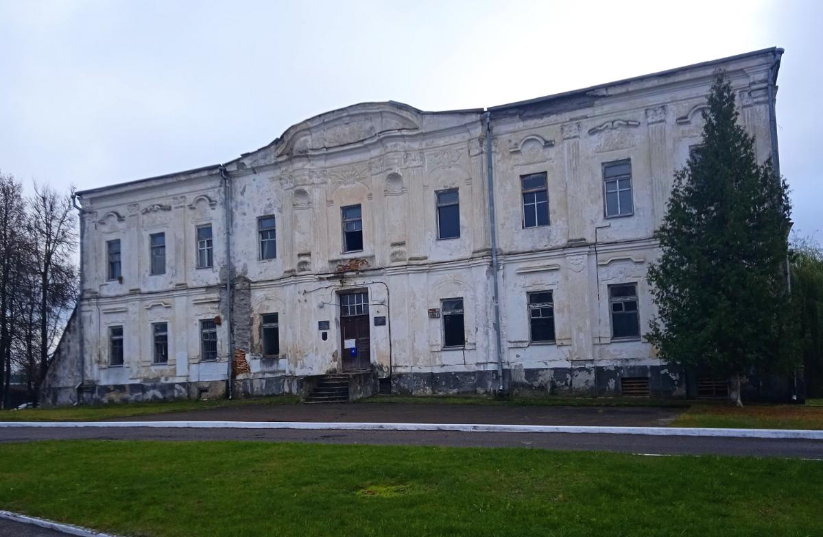 На аукционе снова продают дворец Радзивиллов XVIII века. Цену снизили до двух базовых