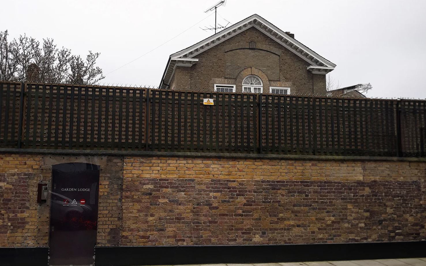 Лондонский дом солиста Queen Фредди Меркьюри продают за $38 млн