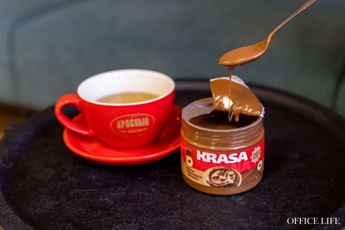 «Любят дети и&nbsp;спортсмены». Посмотрели, как в&nbsp;Бобруйске делают белорусскую «нутеллу»