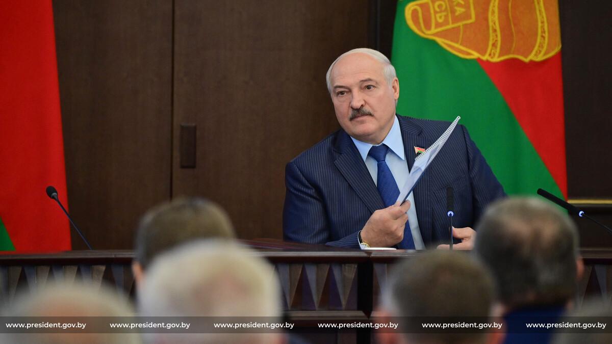 Лукашенко: в Беларуси к боевым действиям готовы 35-40 тыс. солдат