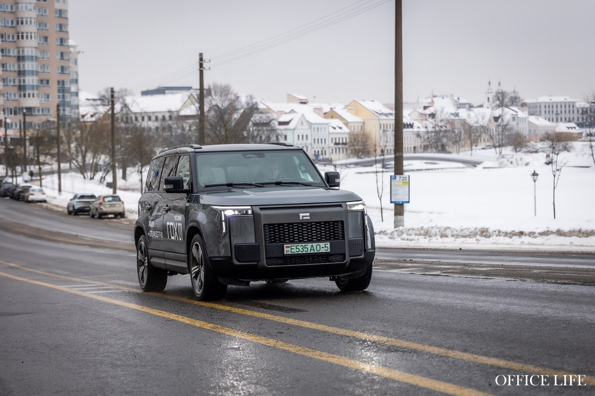 Внедорожник, который нас удивил. Устроили тест-драйв премиального ROX 01 среди сугробов