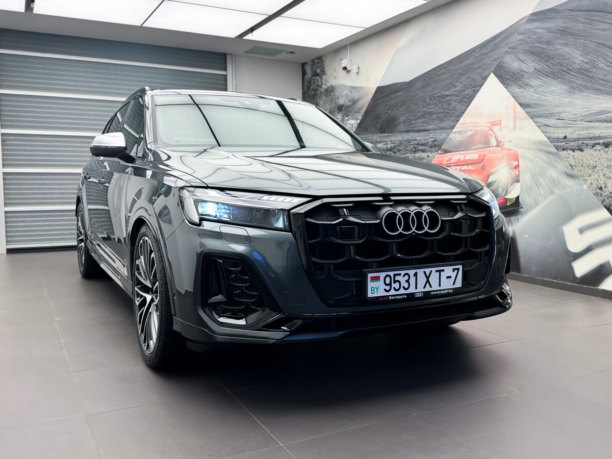 Новый премиальный кроссовер Audi SQ7 TFSI с бензиновым турбомотором V8 – таких быстрых семейных автомобилей вы еще не видели