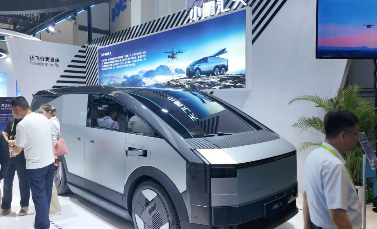 В Китае запустили пробное производство летающих автомобилей
