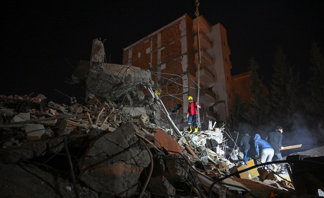 Землетрясение в Турции: погибли более 15 тыс. человек, среди них — ребенок белоруски