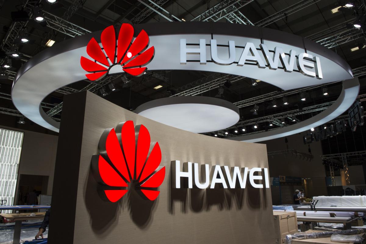 Huawei впервые выпустила в продажу смартфон полностью на китайской «операционке»