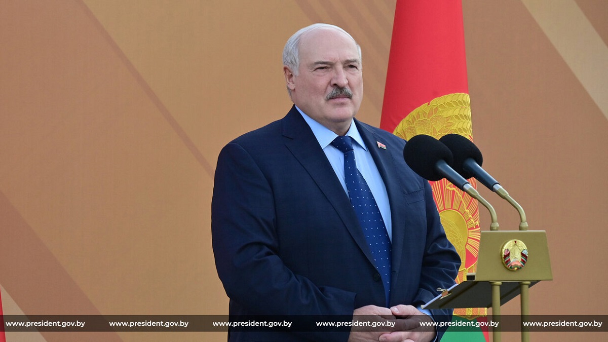 Лукашенко пообещал «урегулировать вопрос» с лечением белорусов, которые уехали из страны