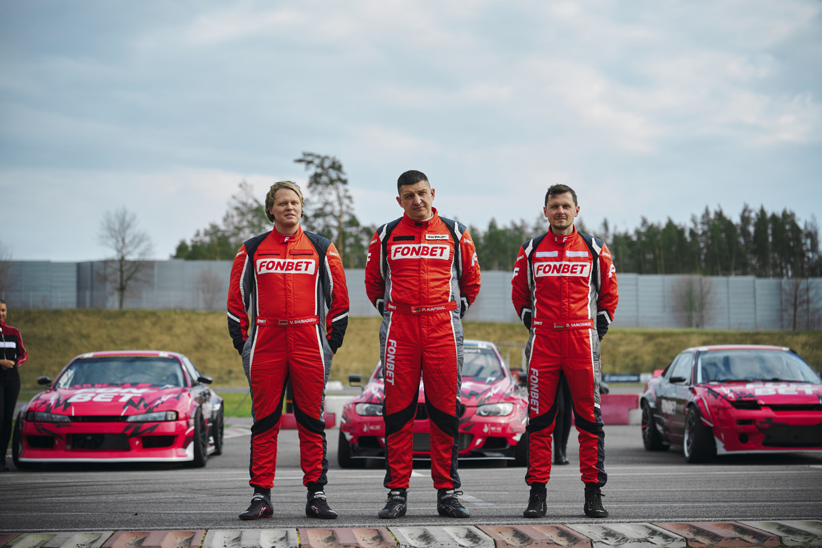 Фавориты Чемпионата Беларуси по дрифтингу показали новую ливрею автомобилей 