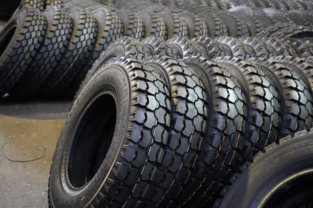 Банки под санкциями и обязательные зимние шины. Что меняется в Беларуси с 1 декабря