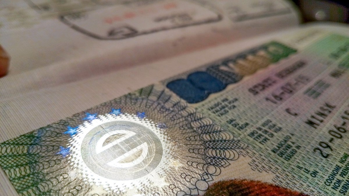 От 350 до 900 рублей. Во сколько белорусам обходится помощь агентств в получении визы