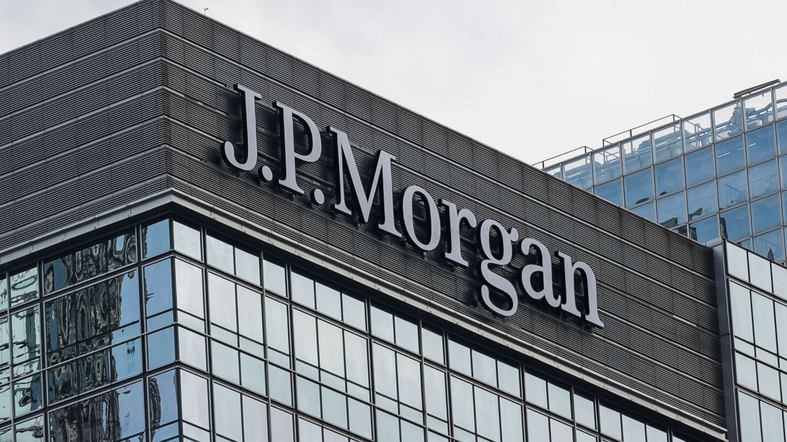 JPMorgan обвинили в продаже ценностей из сейфовых ячеек на $10 млн