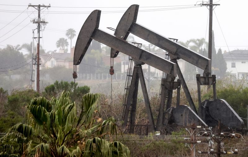 Bloomberg: цены на нефть будут падать
