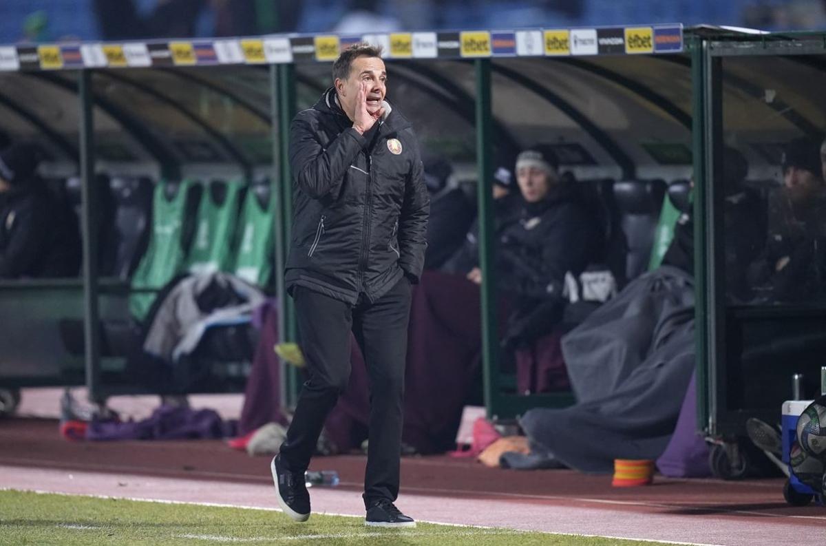 Карлос Алос покинул пост главного тренера сборной Беларуси по футболу