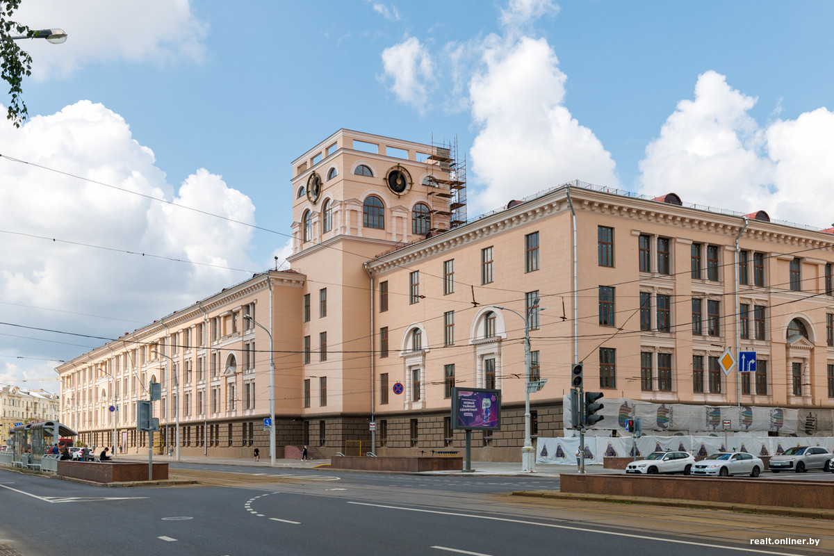 В центре Минска «здание с часами» хотят переделать в многофункциональный центр с офисами