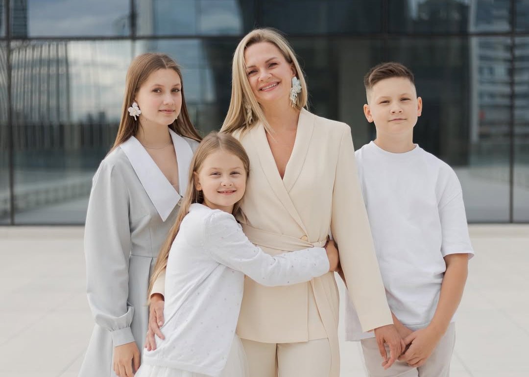 «И подумать не могла, что своим Instagram спасу компанию мужа». После 10 лет декрета белоруска круто изменила семейный бизнес