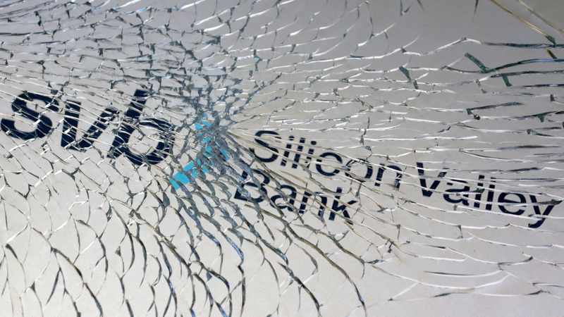 Moody’s пересмотрит рейтинг нескольких банков США после банкротства SVB