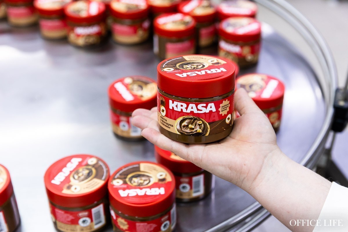 «Любят дети и&nbsp;спортсмены». Посмотрели, как в&nbsp;Бобруйске делают белорусскую «нутеллу»