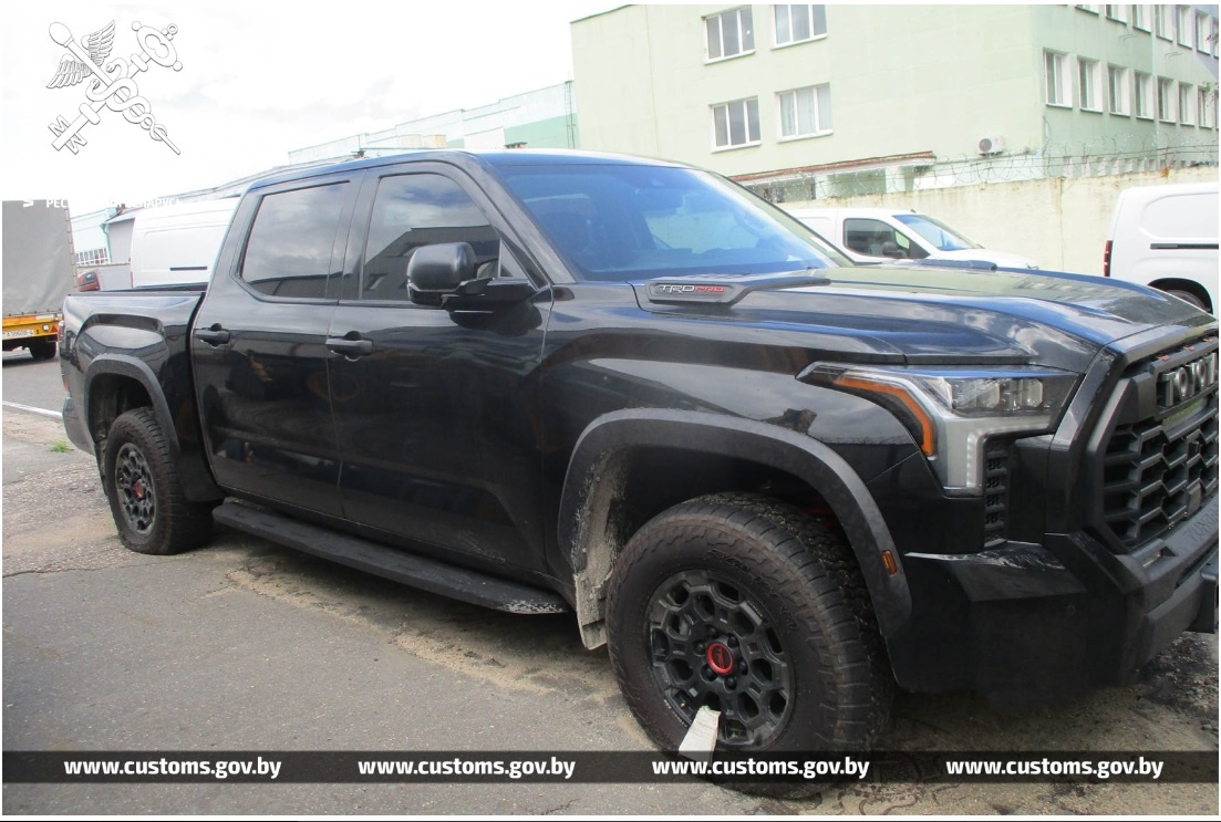 Через границу Беларуси пытались провезти 7 дорогих автомобилей под видом недорогих