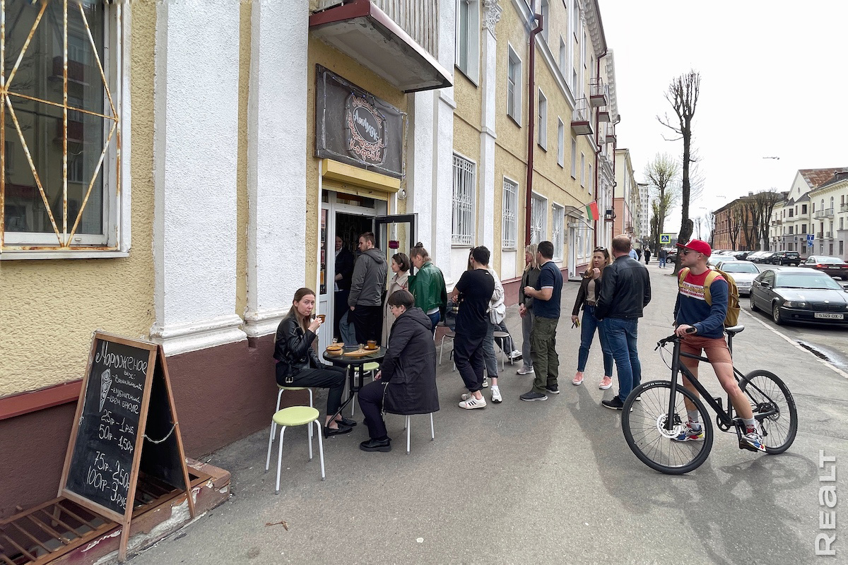 В Минске закрылась популярная кофейня. Чтобы туда попасть, люди стояли в очереди