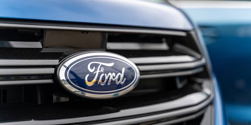 Ford отложил поставку 40 тыс. автомобилей из-за дефицита значков с логотипом бренда