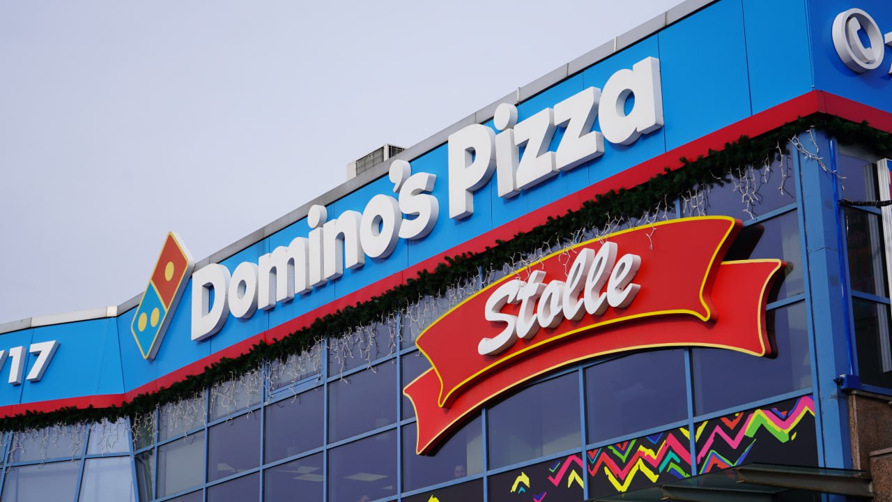 Компания Баффетта купила акции сети пиццерий Domino’s Pizza