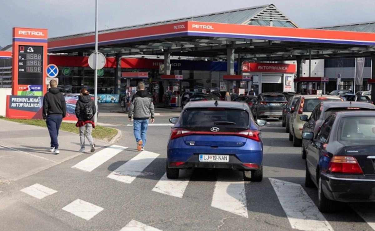 В Словении ограничили продажу бензина на заправках