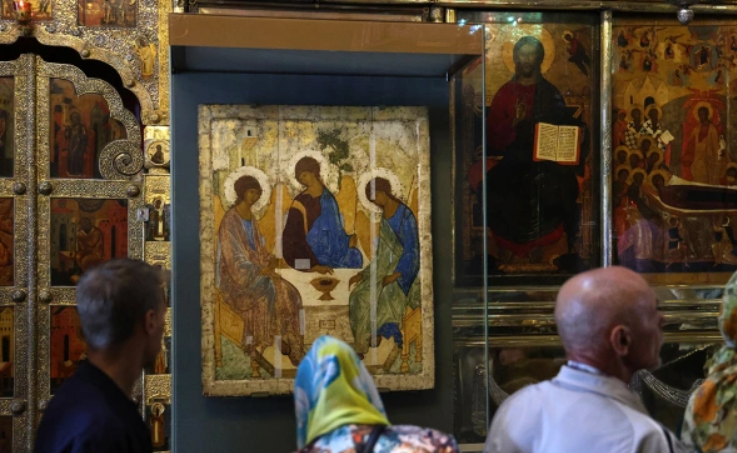 Третьяковка передаст знаменитую картину Рублева православной церкви