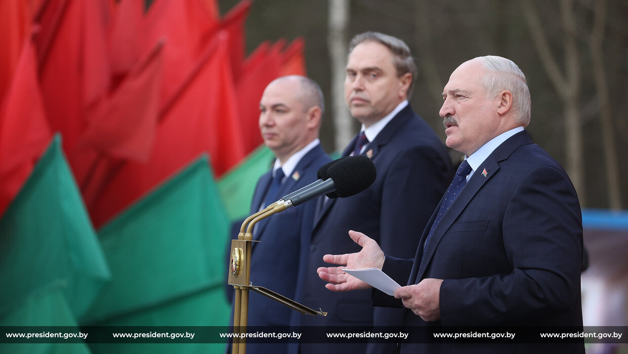 Лукашенко рассказал, почему запретил чиновникам жаловаться на санкции