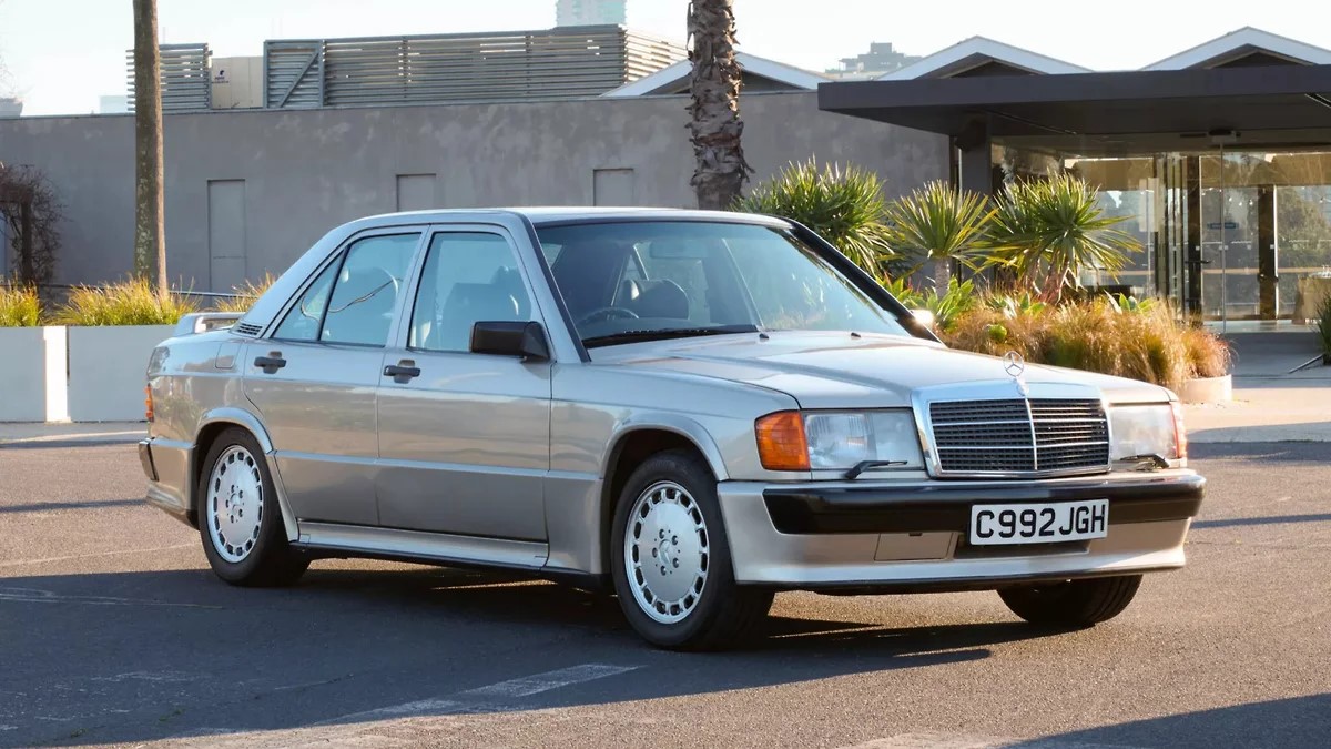 На торги Sotheby’s выставили личный Mercedes Айртона Сенны