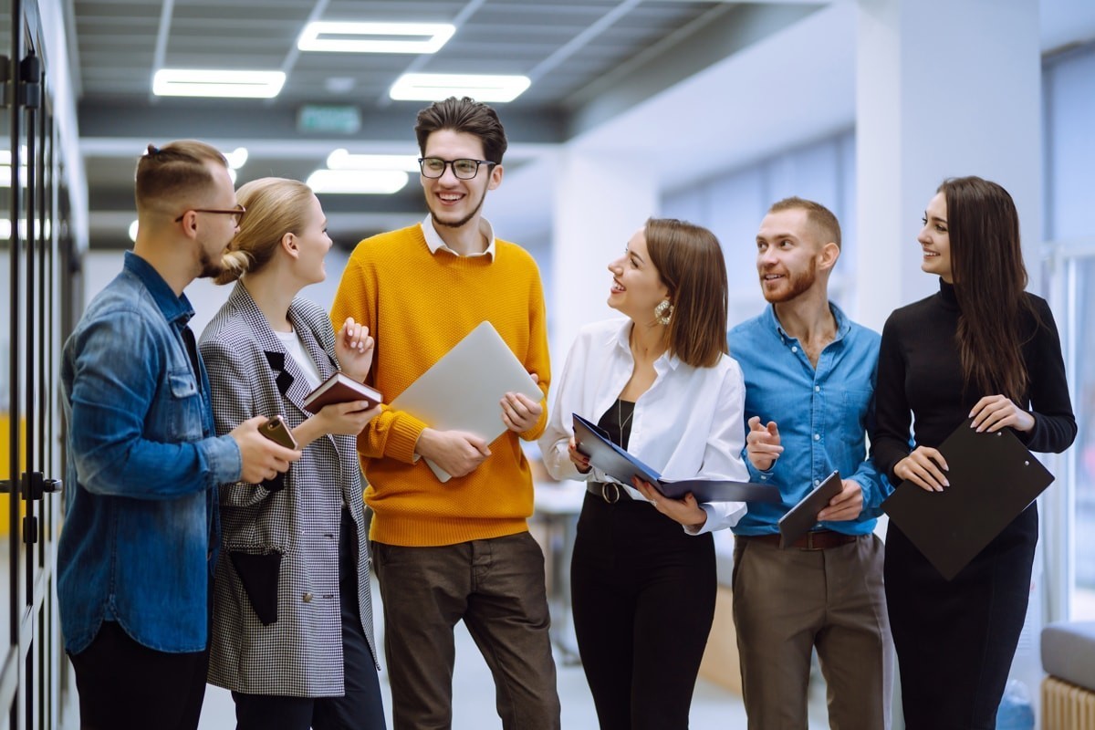 От&nbsp;пряток до&nbsp;испорченного телефона. Почему опасно, если сотрудники в&nbsp;офисе «играют» по&nbsp;детским правилам